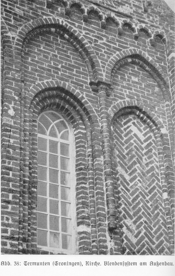 Abb. 38: Termunten (Groningen), Kirche. Blendensystem am Außenbau.