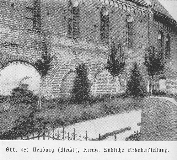 Abb. 45: Neuburg (Meckl.), Kirche. Südliche Arkadenstellung.