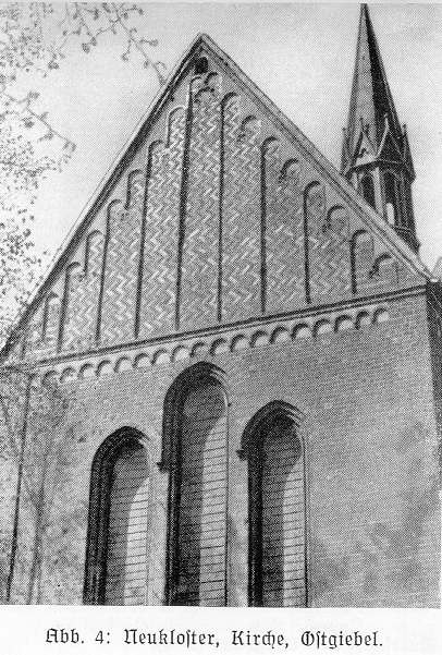 Abb. 4: Neukloster, Kirche, Ostgiebel.