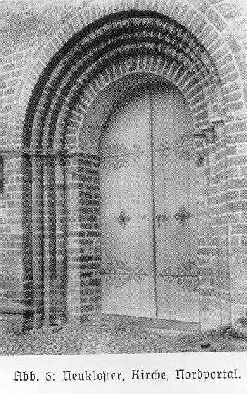 Abb. 6: Neukloster, Kirche, Nordportal.