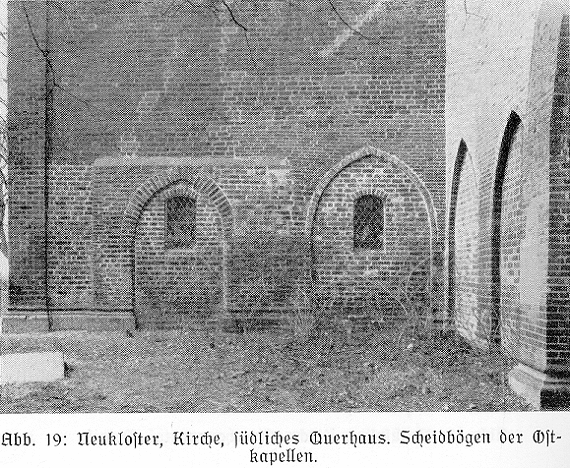 Abb. 19: Neukloster, Kirche, südliches Querhaus. Scheidbögen der Ostkapellen.