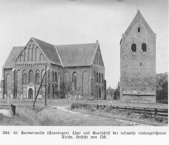 Abb. 40: Garmerwolde (Groningen). Chor und Querschiff der teilweise niedergerissenen Kirche. Ansicht von NO.