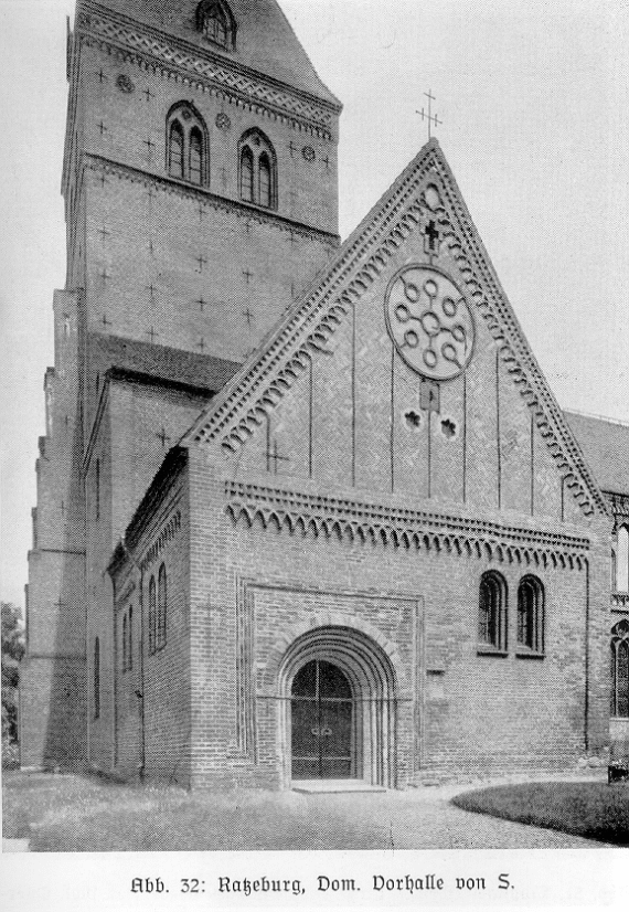 Abb. 32: Ratzeburg, Dom. Vorhalle von S.