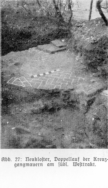 Abb. 27: Neukloster, Doppellauf der Kreuzgangmauern am südl. Westtrakt.